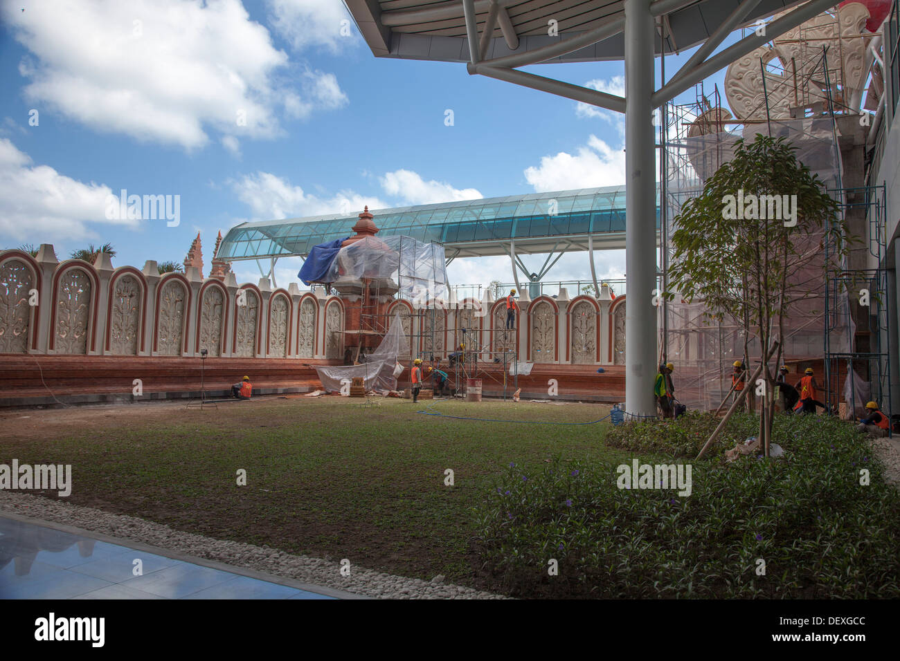 Ngurah Rai Flughafen Flügel Denpasar Bali Indonesien neue Flügel Bau Website moderne traditionelle Stadt touristischen Verkehr Marke Asien Stockfoto
