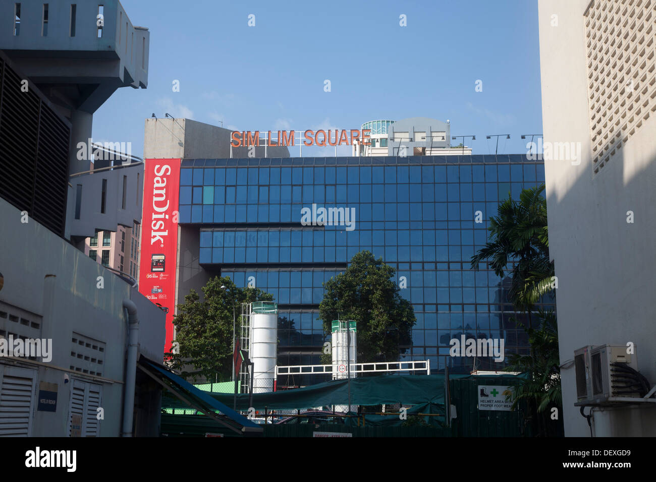 Singapur Stadt Wolkenkratzer Straße Ampel Asien hohe Hochhäuser zeitgenössische Kreuzung Leuchten Asien Szene Nachbarschaft am Stockfoto