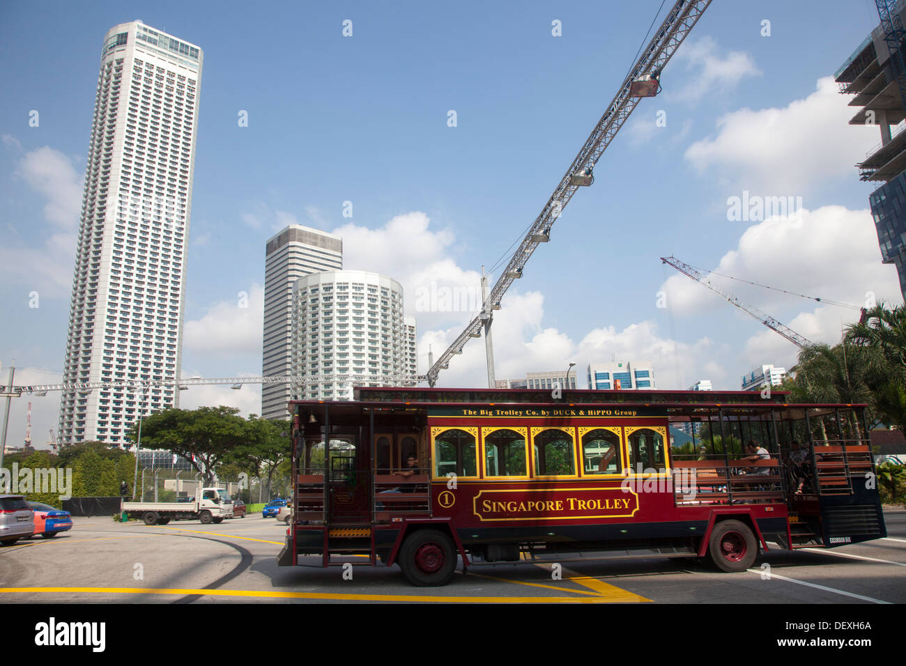 Trolley-Singapur Stadt Asien alte rote Transport unter dem Motto Attraktion Tour Ansicht touristischen Klimaanlage halb offenen pendeln Reise erkunden Stockfoto