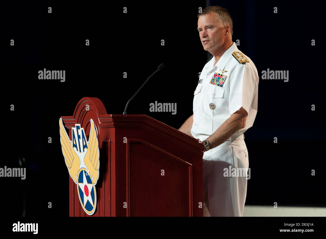 Admiral James A. Winnefeld, Jr., stellvertretender Vorsitzender der Joint Chiefs Of Staff, spricht ein Publikum während der Air Force Association Air und Space Conference und Technologie Ausstellung 18. September 2013, am National Harbor, MD. Die Konferenz soll bringen Stockfoto