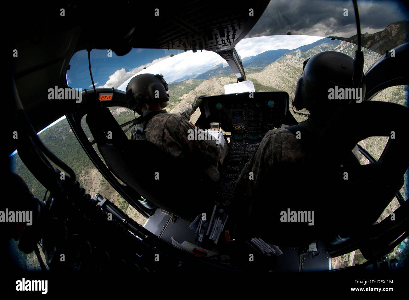 Chief Warrant Officer 4 verließ Mike Eger, ein Pilot mit der Colorado Army Natioanl Guard 2nd Battalion, 135. Aviation Regiment, Stockfoto