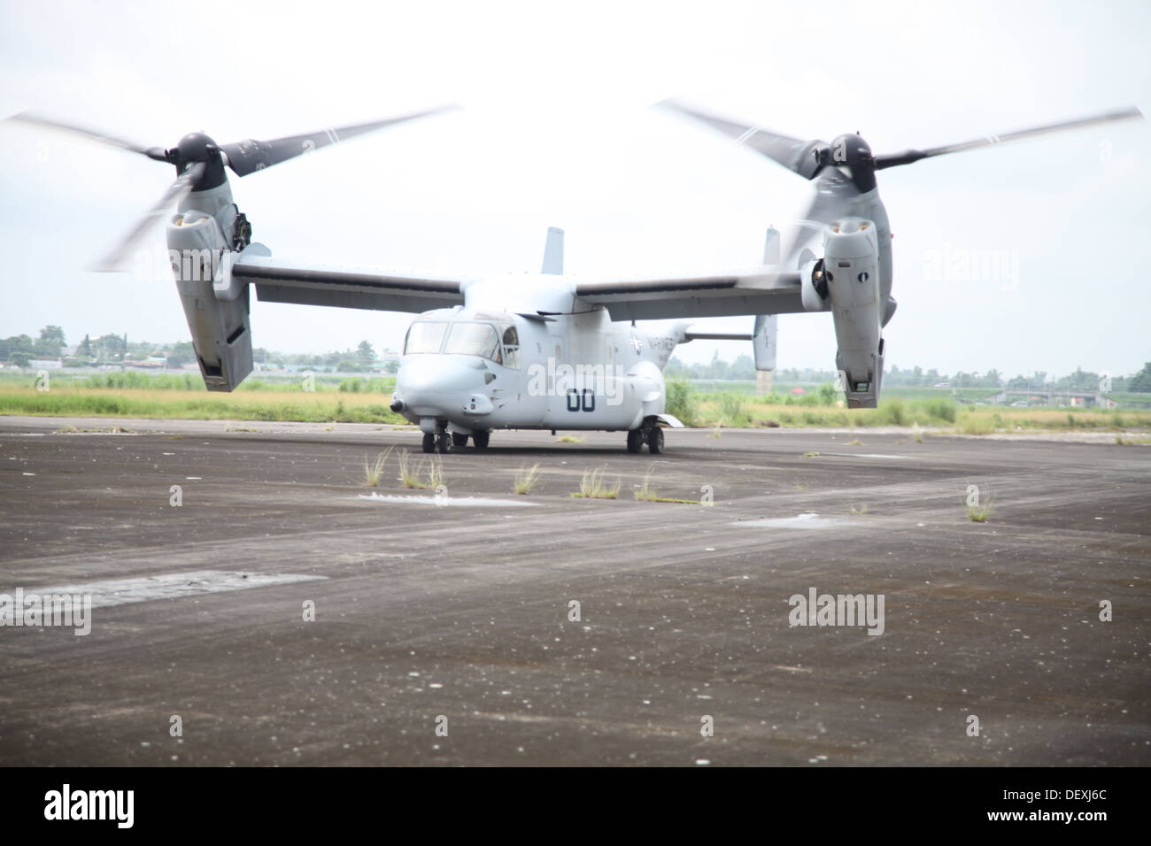 Ein MV-22 Osprey bereitet für eine Untersuchung vor Ort Mission in Pampanga, Republik der Philippinen, 17. Sept. als Teil auszuziehen Stockfoto