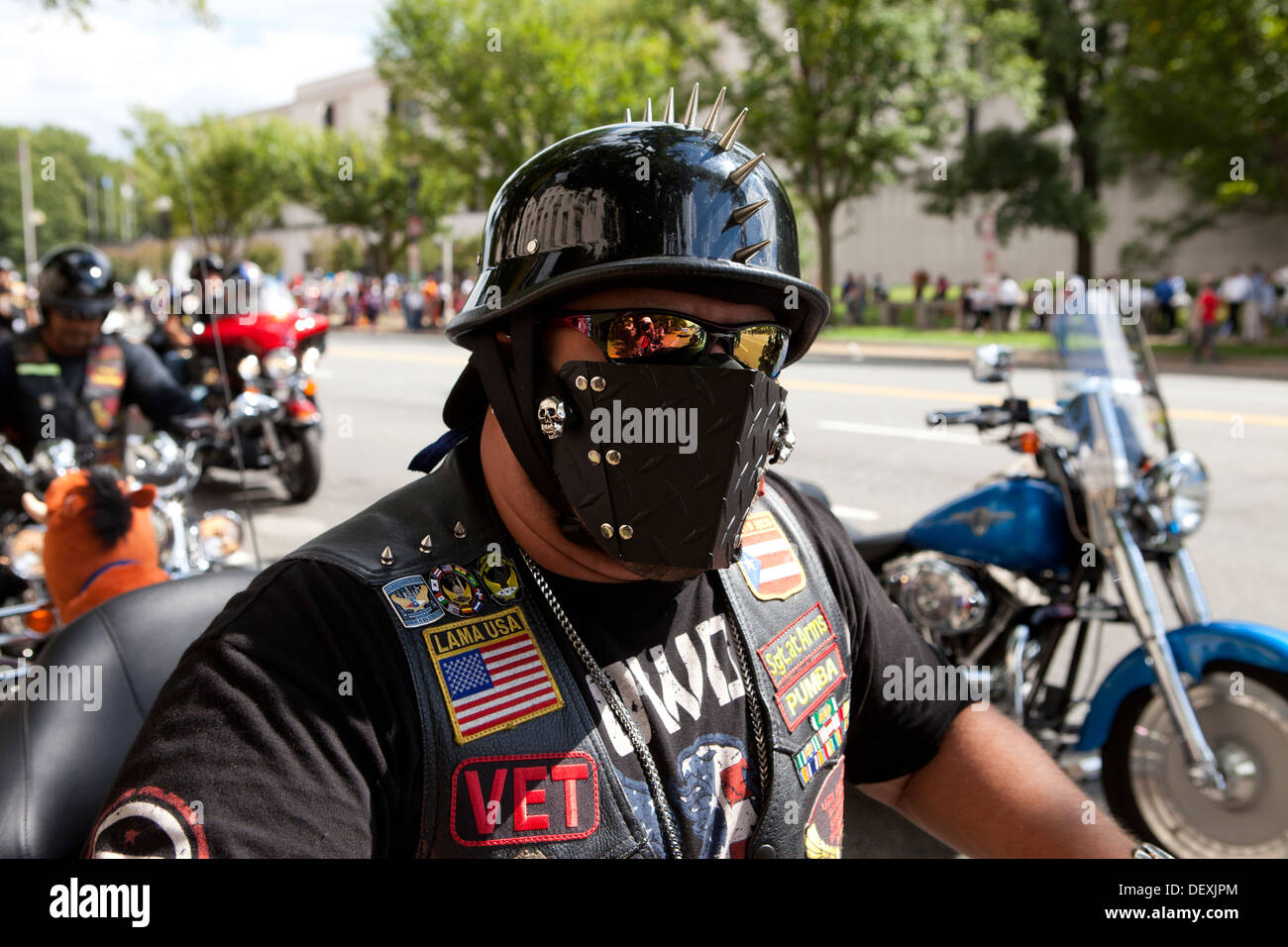 Harley Davidson Motorrad-Fahrer tragen Ledermaske Stockfotografie - Alamy