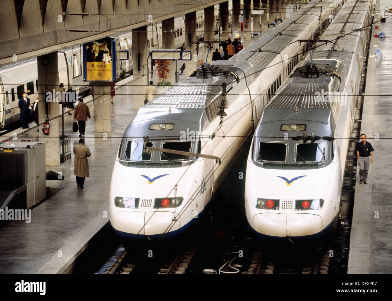 AVE (Hochgeschwindigkeitszug) am Bahnhof Santa Justa, Sevilla. Spanien Stockfoto