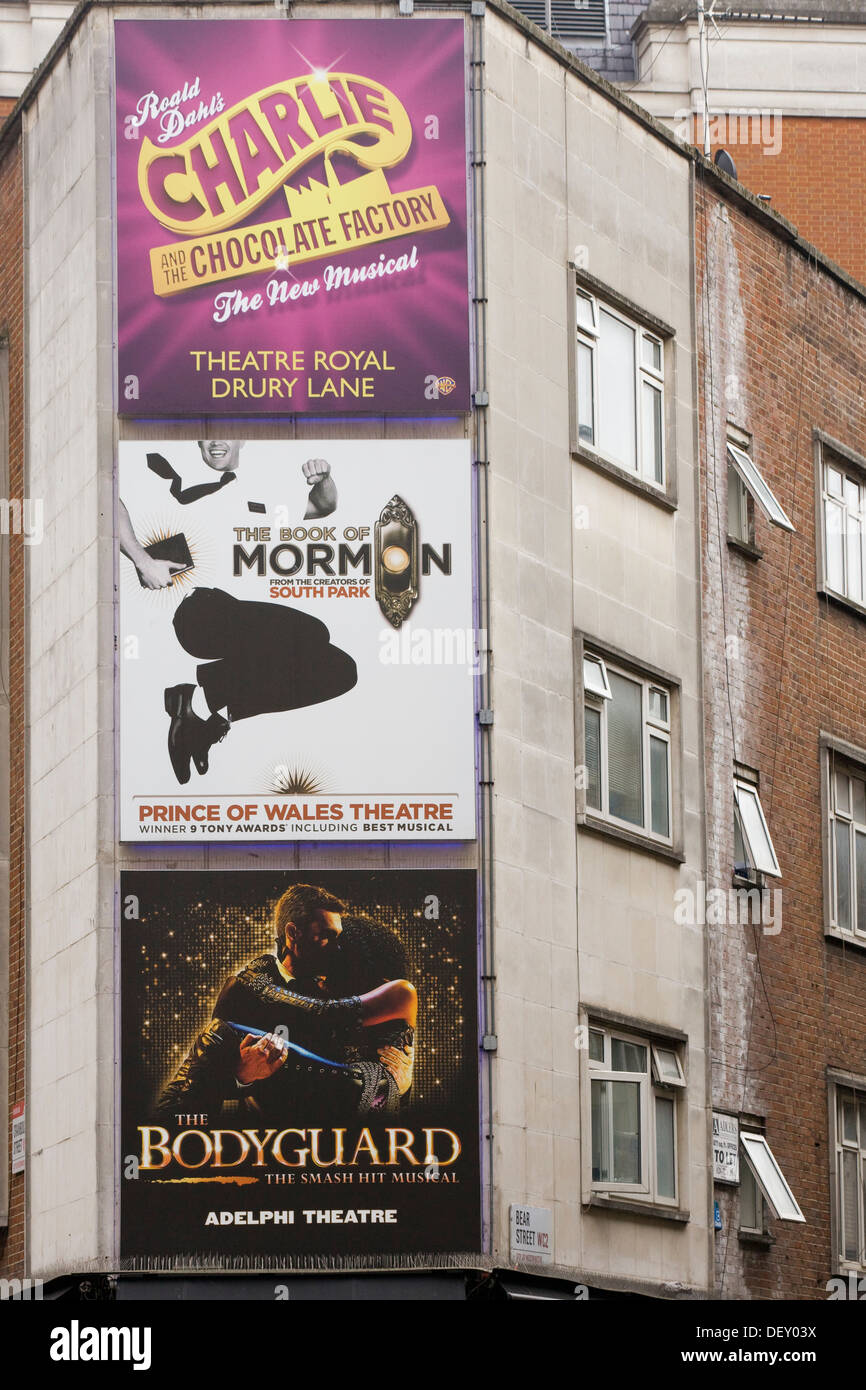 Theater-Plakat im Westen Ende London Werbung "Charlie and the Chocolate Factory" das Buch Mormon und der Bodyguard Stockfoto