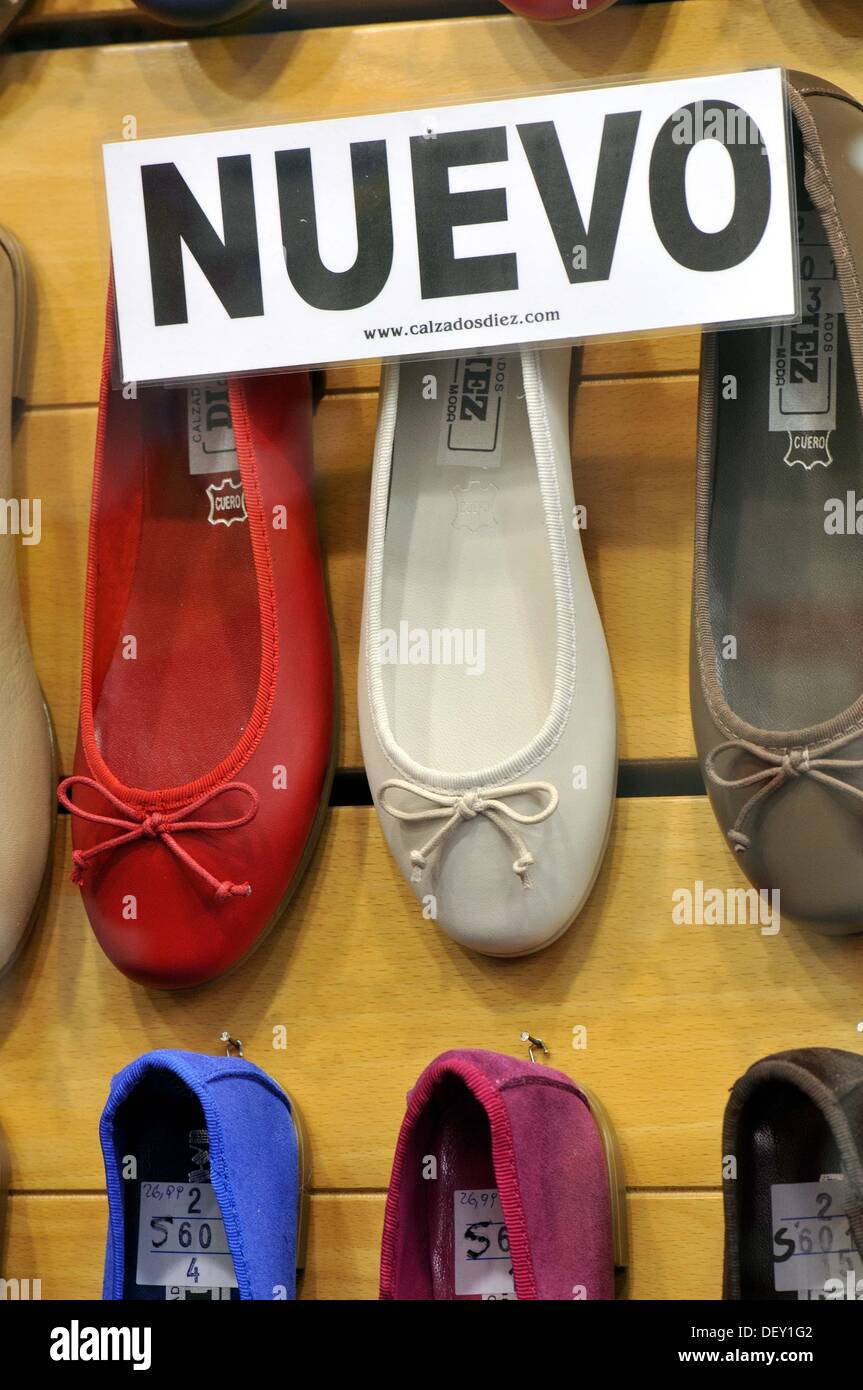 Keine Schuhe Schild Stockfotos & Keine Schuhe Schild Bilder Schilthorn Verbot Stilettos High Heels Wegweiser Schuhe