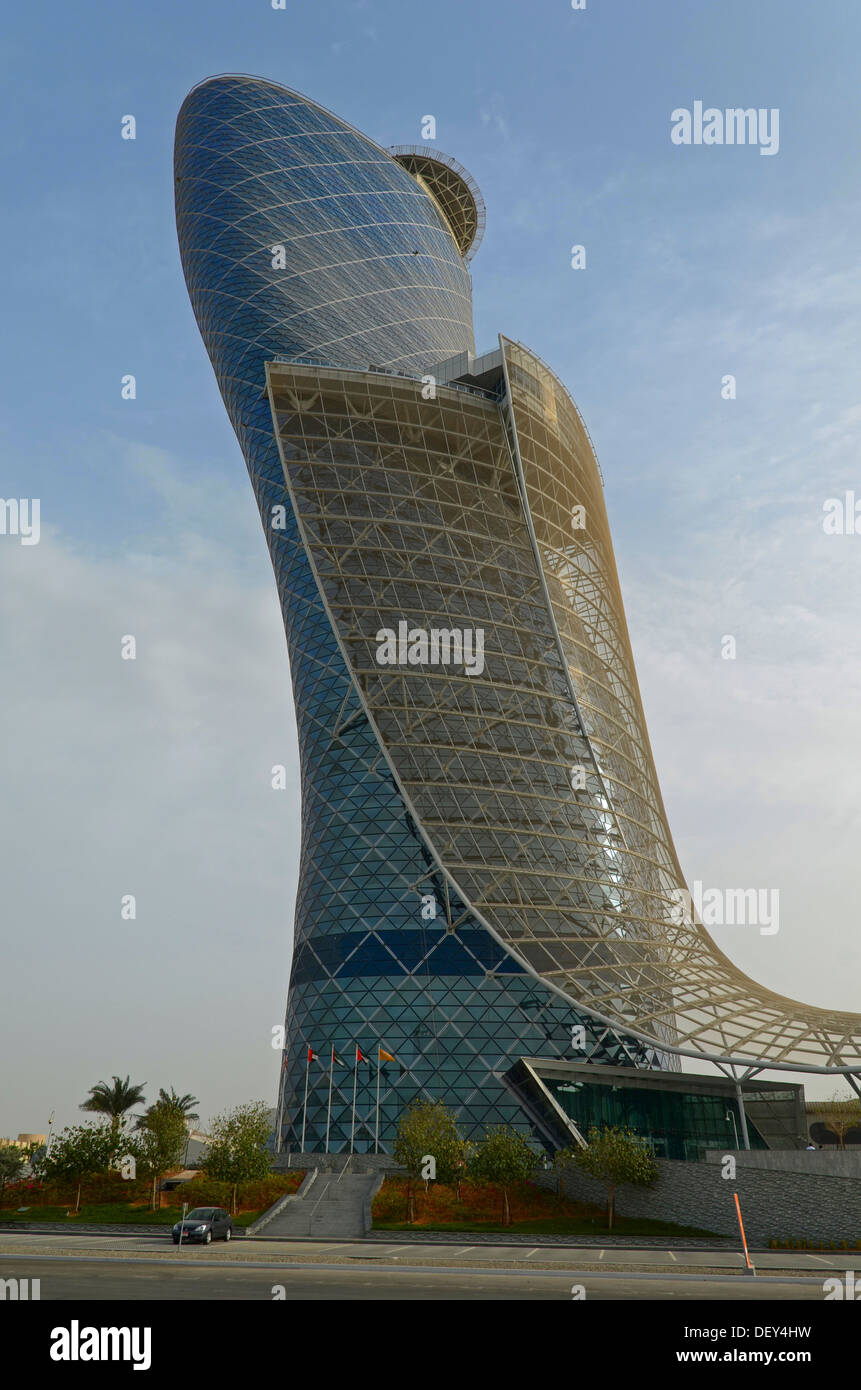 Der schiefe Capital Gate Tower Al Muz? n, Abu Dhabi, Vereinigte Arabische Emirate Stockfoto