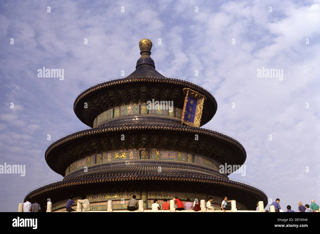 Blick auf den Tempel des Himmels konstruiert von 1406 bis 1420 während der Herrschaft des Yongle-Kaisers als UNESCO-Weltkulturerbe in Peking China Stockfoto