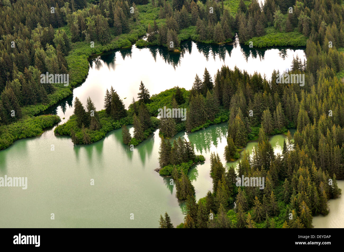 AK Alaska Alaska Wolke Wolken Wald Juneau See Berg Berge im freien draußen Sommer 2011 Baum Bäume Flusswasser Stockfoto
