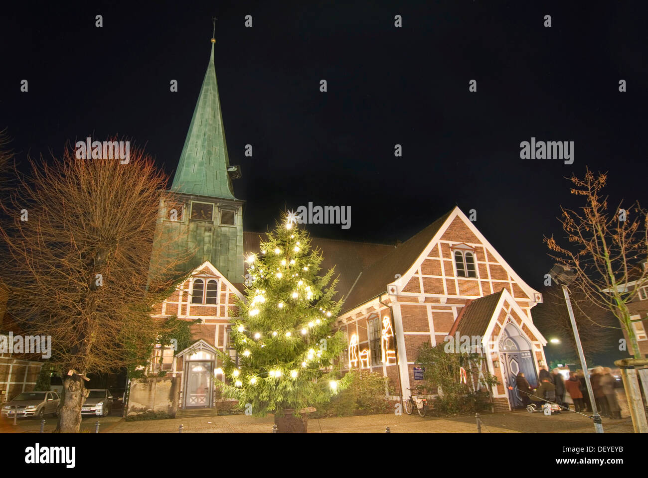 St. Petri und Pauli Kirche zur Weihnachtszeit in Bergedorf, Hamburg Stockfoto