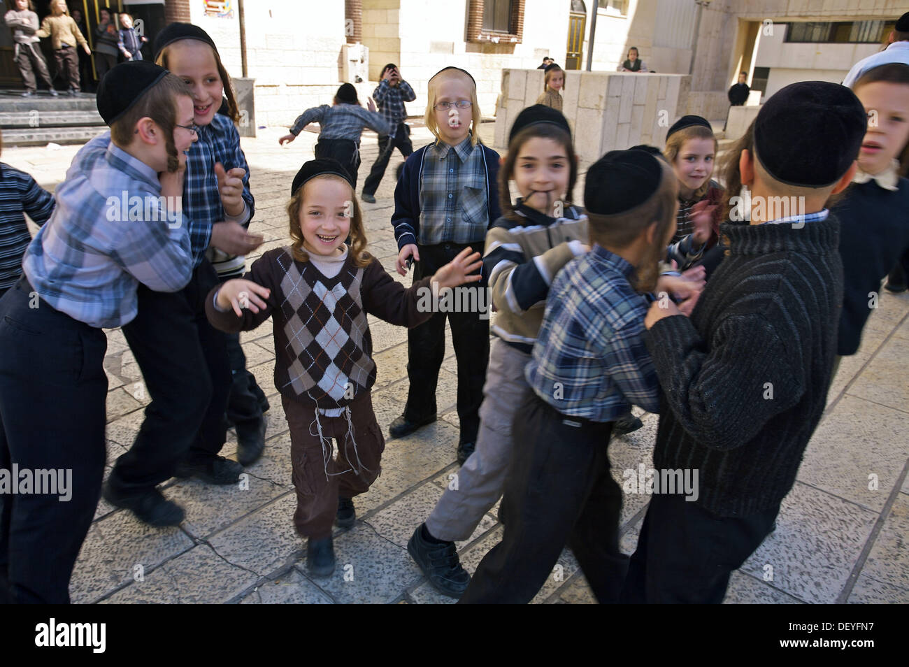 Orthodoxe jüdische Kinder, Tel Aviv, Israel Stockfotografie Alamy