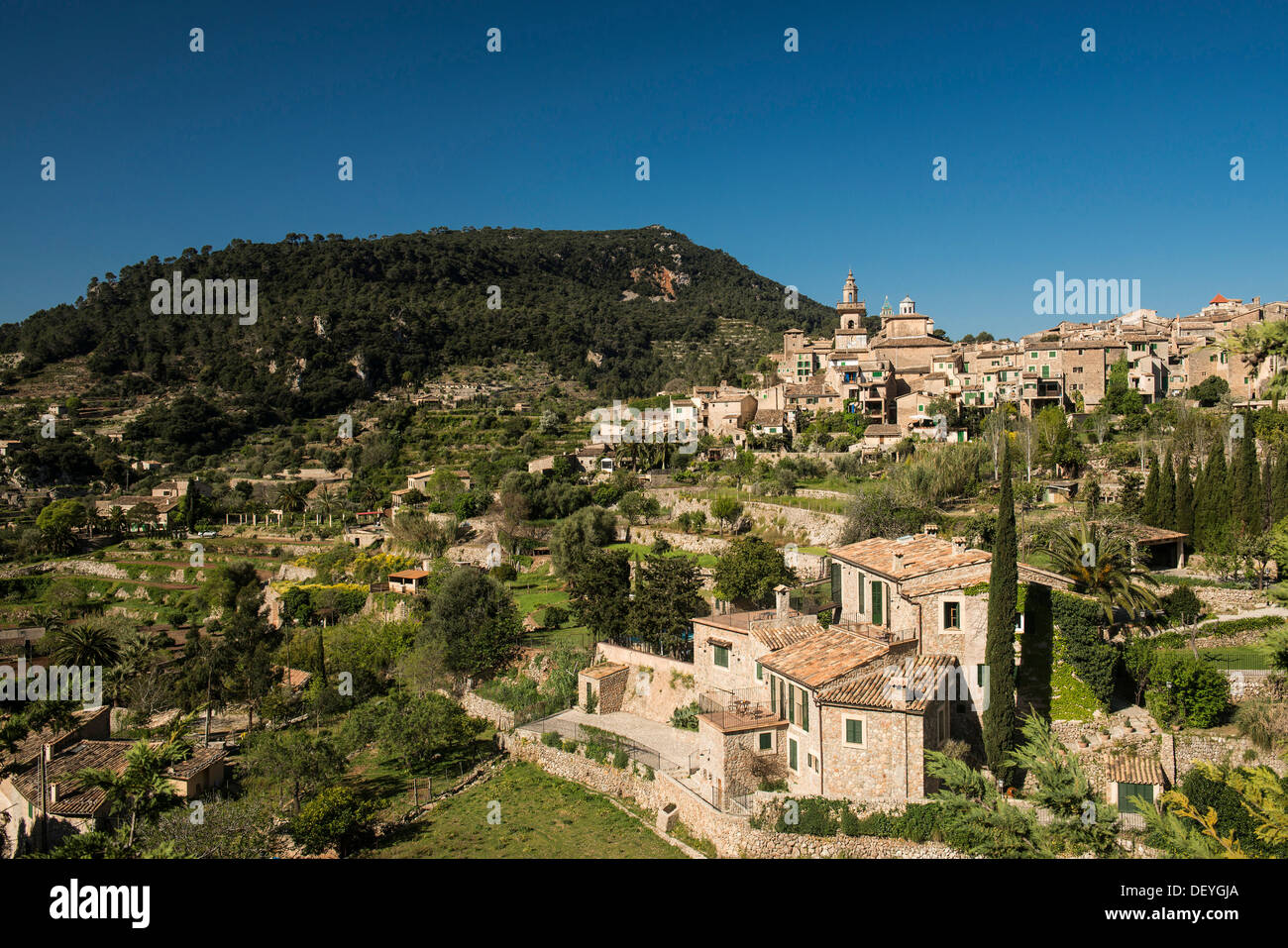 Stadt in den Bergen, Valldemossa, Mallorca, Balearen, Spanien Stockfoto