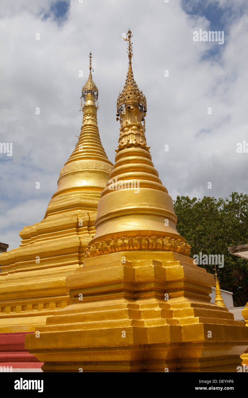Buddhistischen Stupas auf Mandalay Hügel. Stockfoto