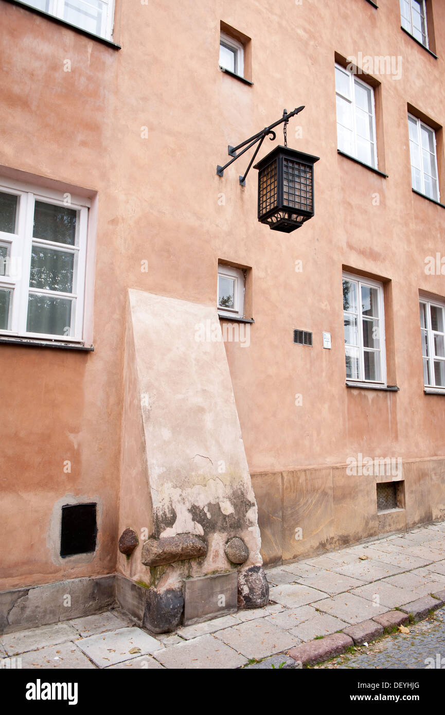 dekorative Eisen Laterne am Gebäude in der Altstadt Stockfoto