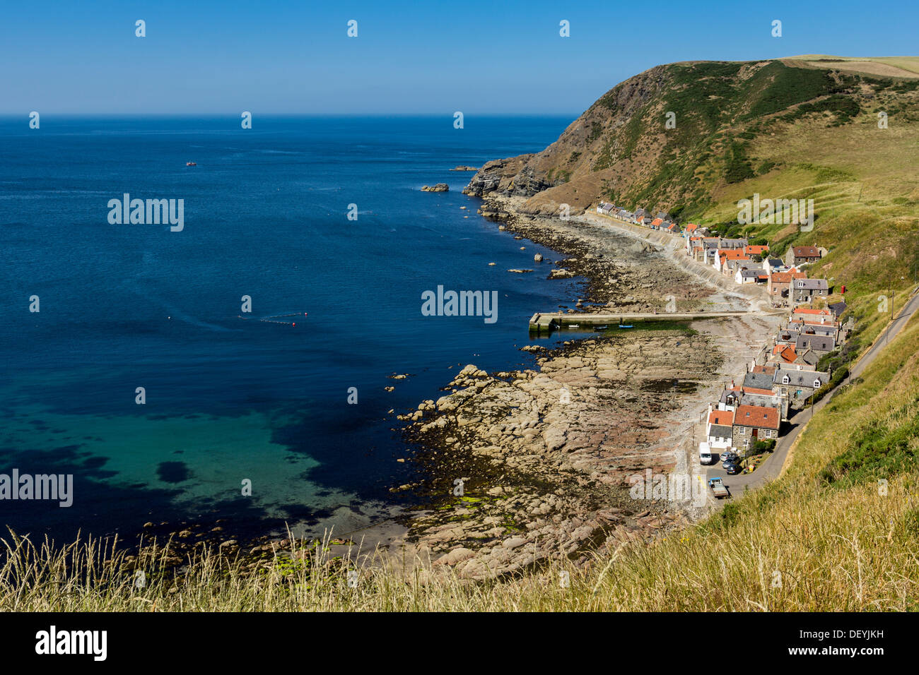 CROVIE DORF BANFFSHIRE SCHOTTLAND IM HOCHSOMMER Stockfoto