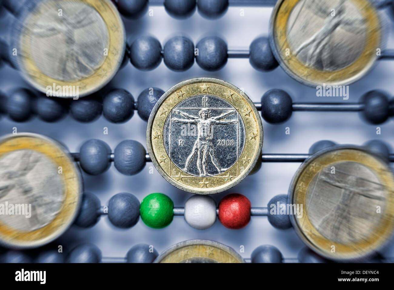 Rechenschieber mit italienischen Euromünzen, Schuldenkrise in Italien, Rechenschieber Mit Italienischen Euromünzen, Schuldenkrise in Italien Stockfoto
