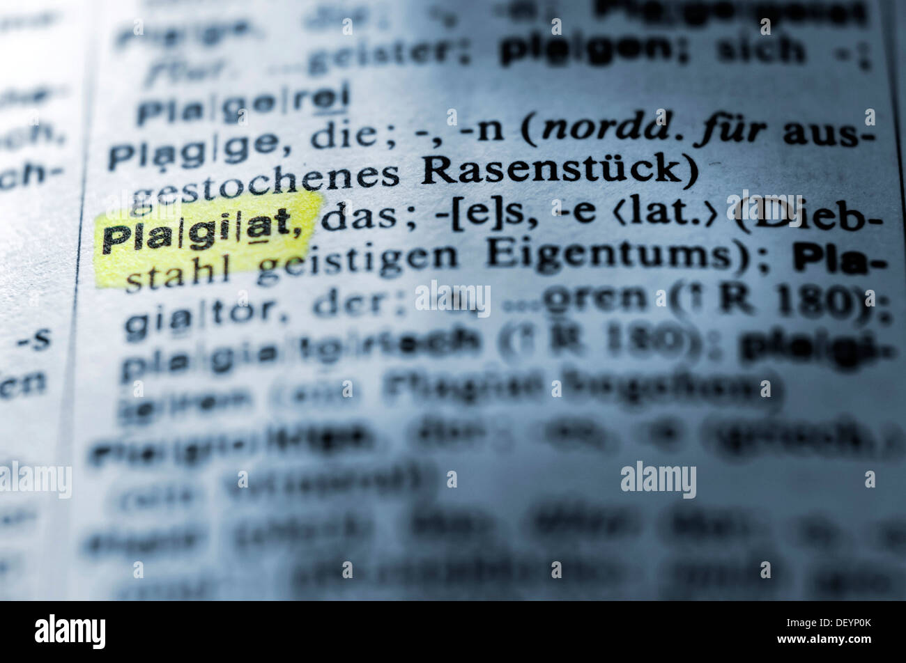 Definition des Plagiats in einem deutschen Wörterbuch, Plagiat Stockfoto