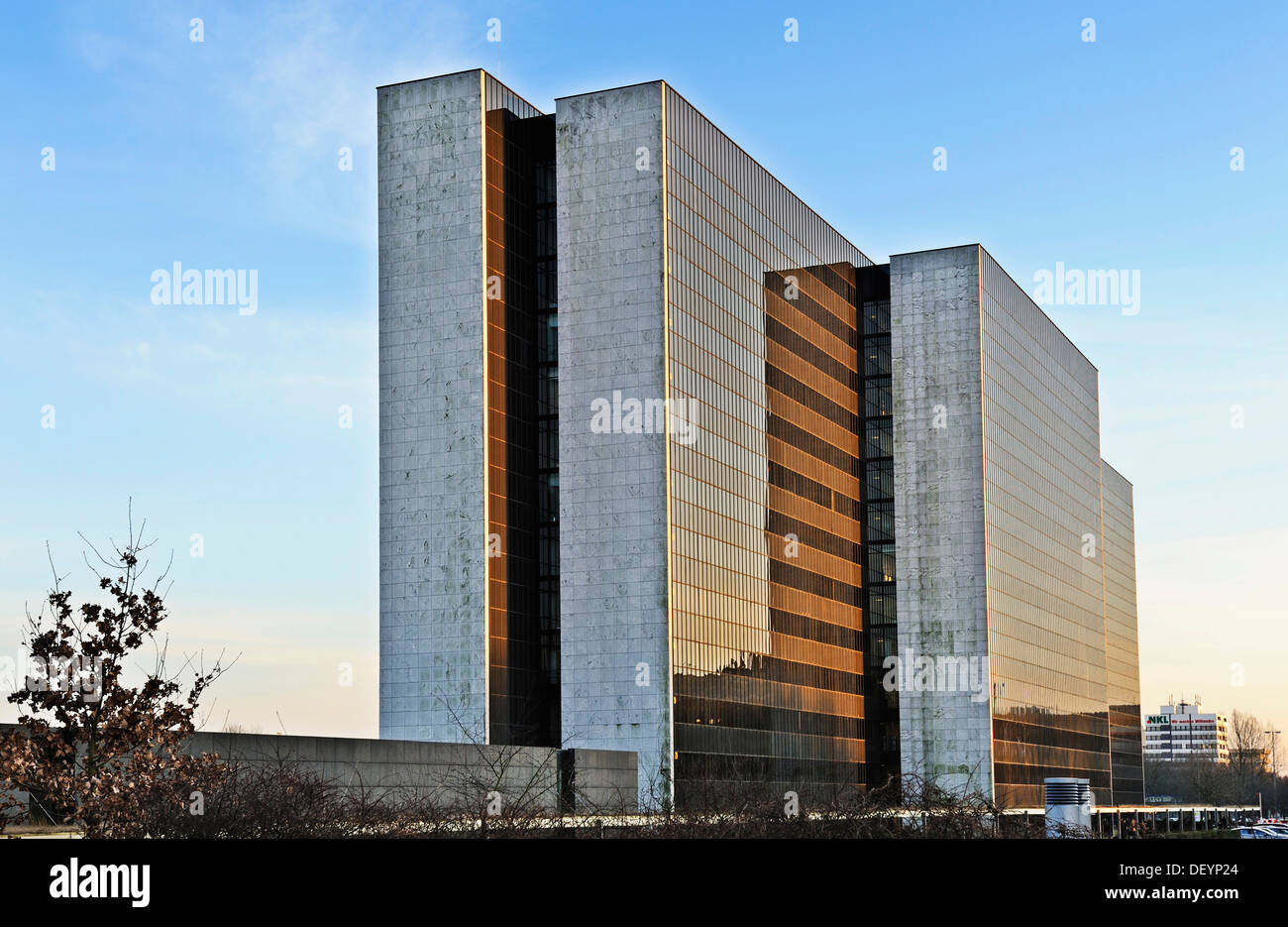 Vattenfall-Haus Bürogebäude auf dem Ueberseering im Quartier City Nord in Winterhude, Hamburg Stockfoto