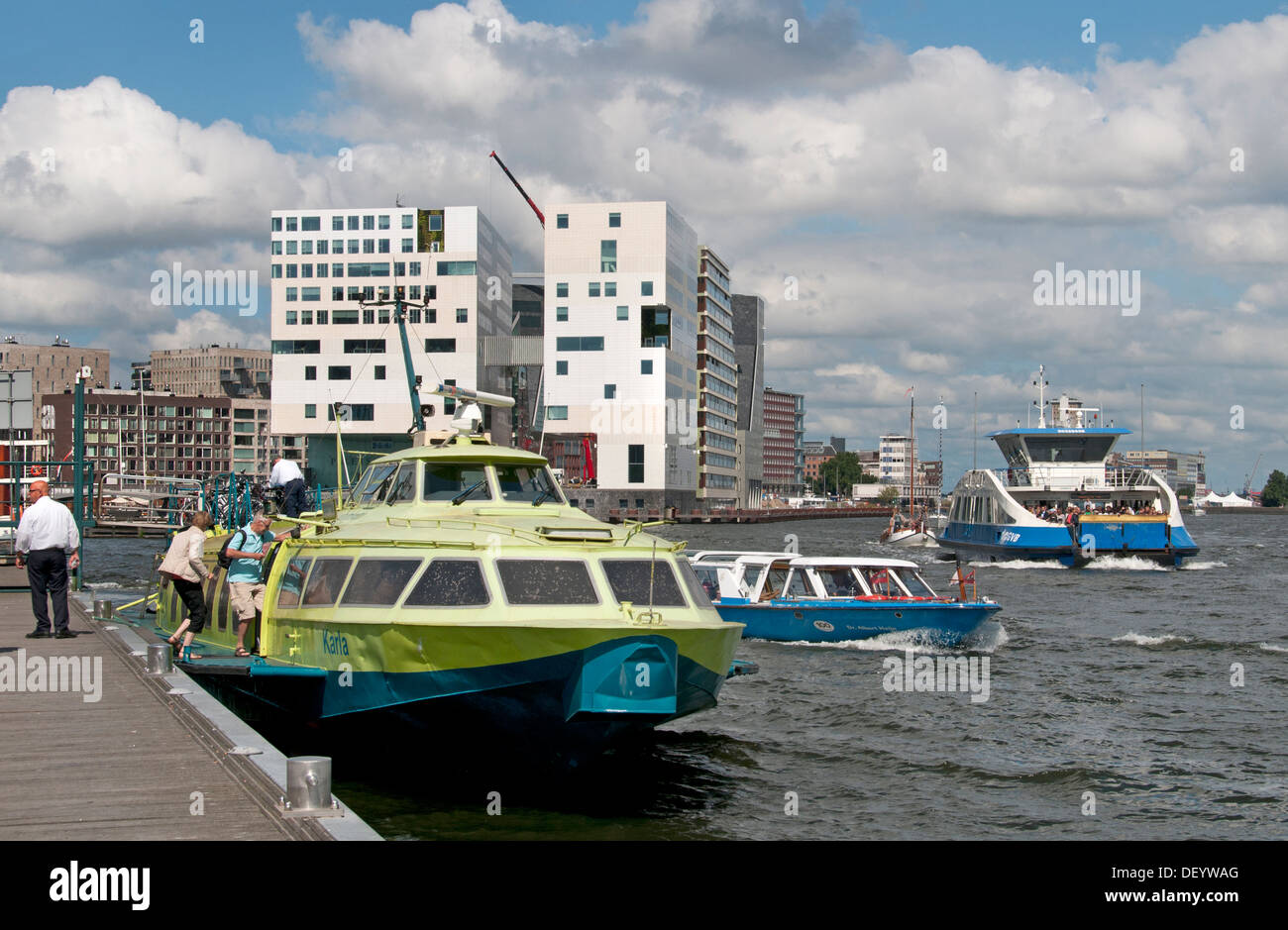 Hydrofoil Fast Flying Ferry Wasseranschluss auf dem Nordseekanal von IJmuiden und Amsterdam Central Station Stockfoto