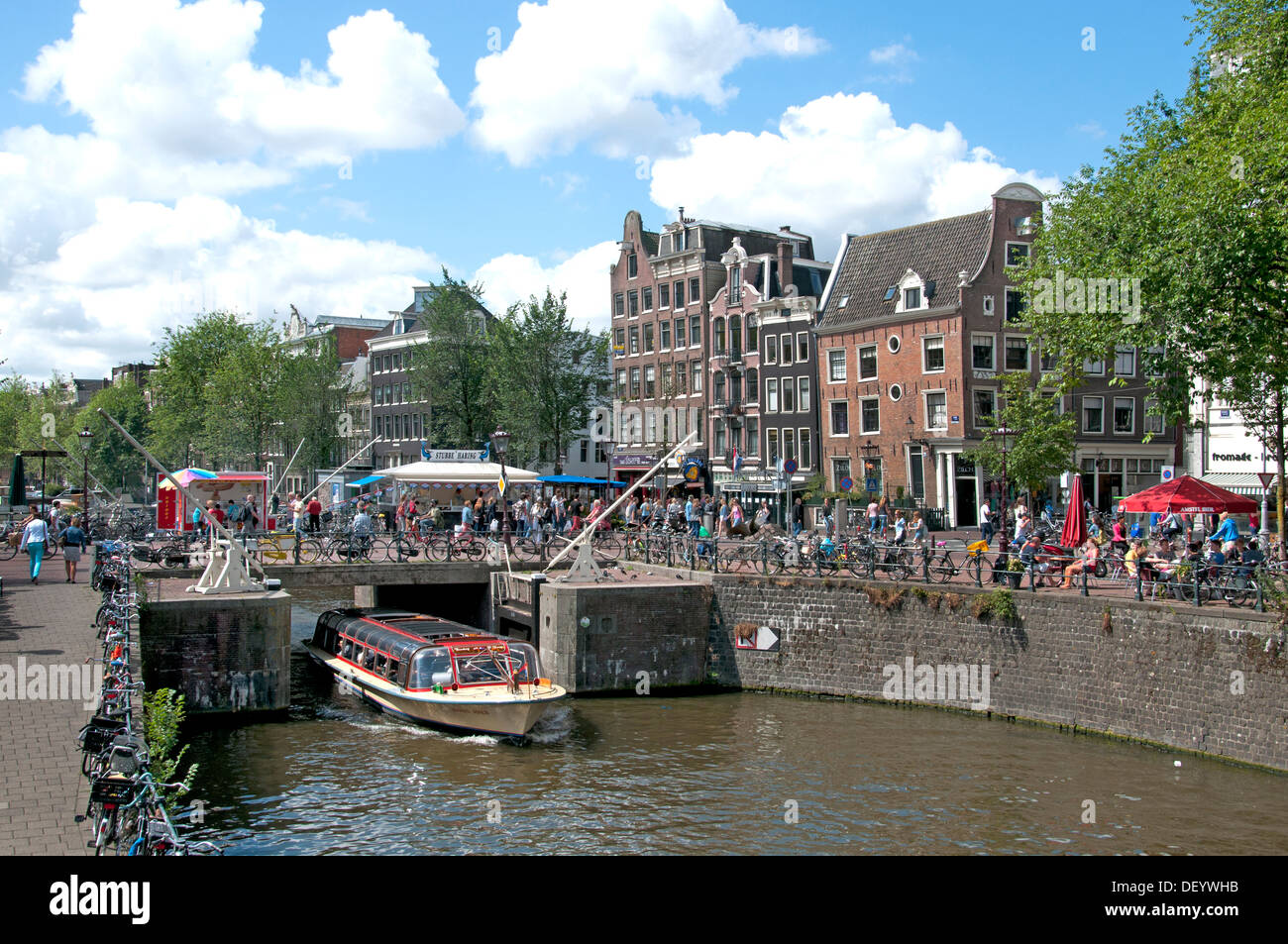 Singel de Haarlemmerdijk Canal House Boat Amsterdam Niederlande Stockfoto