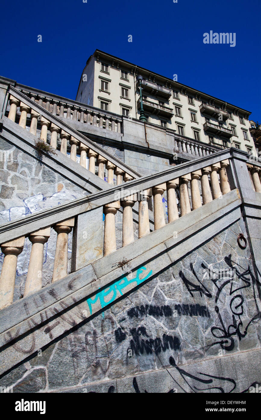 Graffiti und Stufen hinunter die Murazzi del Po-Turin-Piemont-Italien Stockfoto