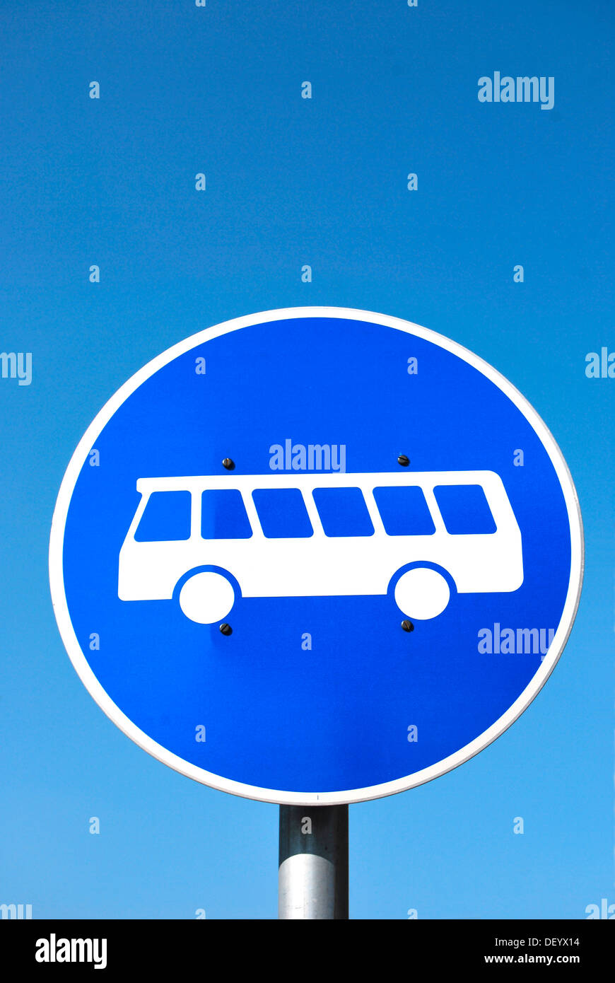 German bus stop -Fotos und -Bildmaterial in hoher Auflösung – Alamy
