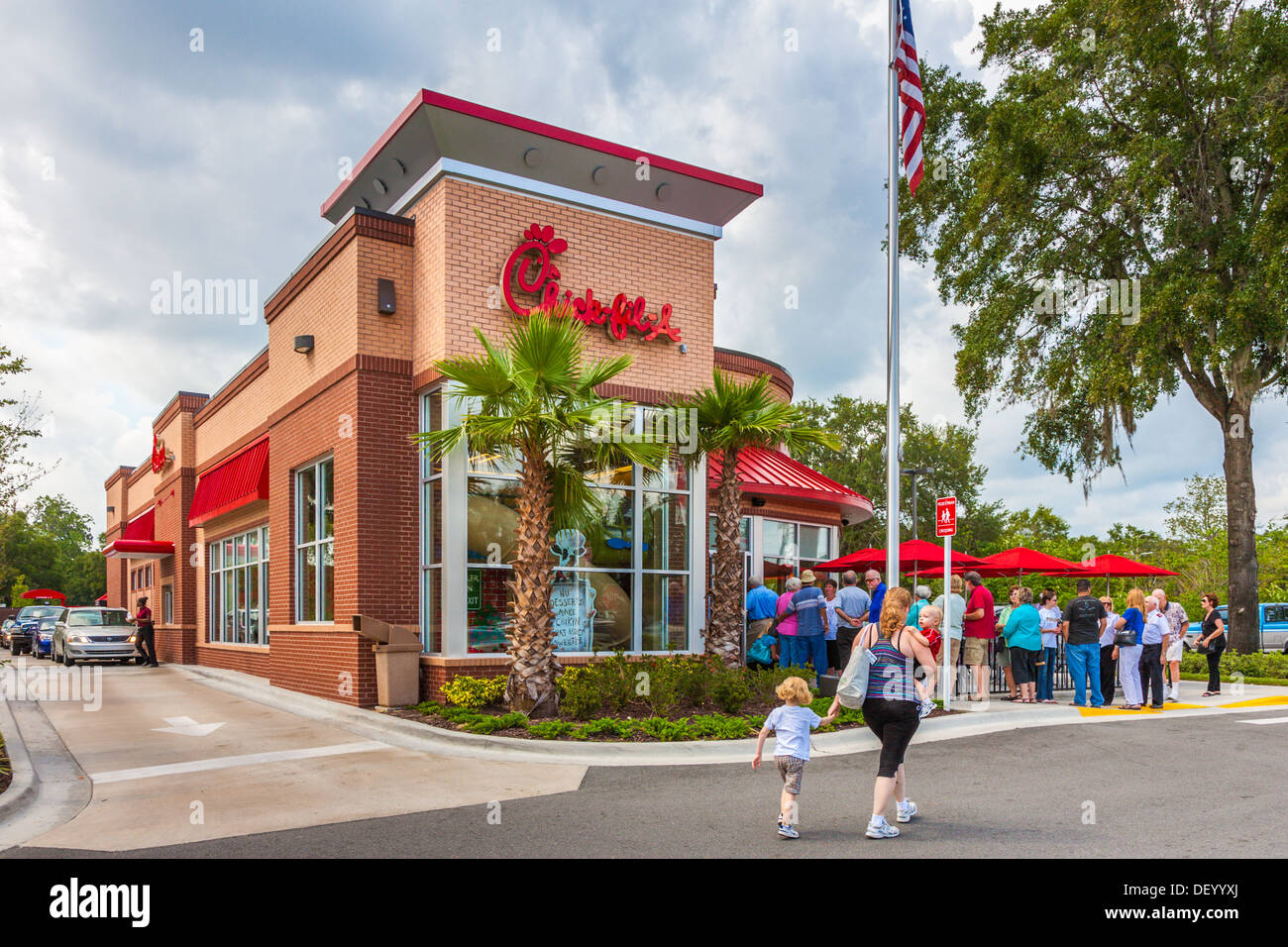 Kunden aus der Tür an der Chick-Fil-a Fast-Food-Restaurant in Ocala, Florida zur Unterstützung der christlichen Werte Line-up Stockfoto