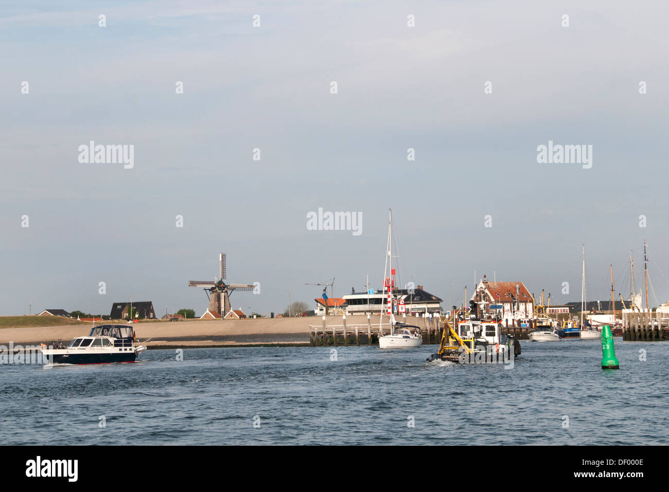 Niederlande Texel Oudeschild Port Hafen Deich Meer Windmühle Wattenmeer (Wattenmeer) Stockfoto