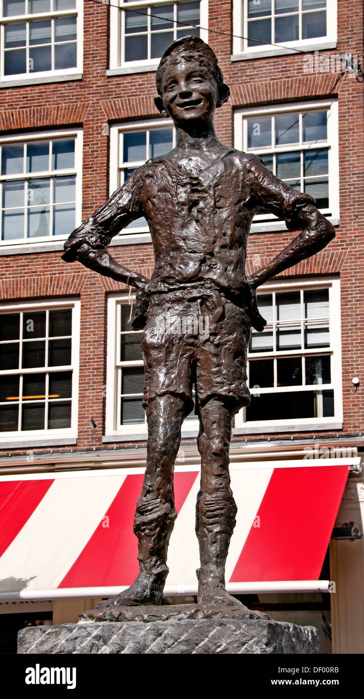 Niederlande - Amsterdam die Spui die Statue von Het Lieverdje vertritt die Jugend von Amsterdam Stockfoto