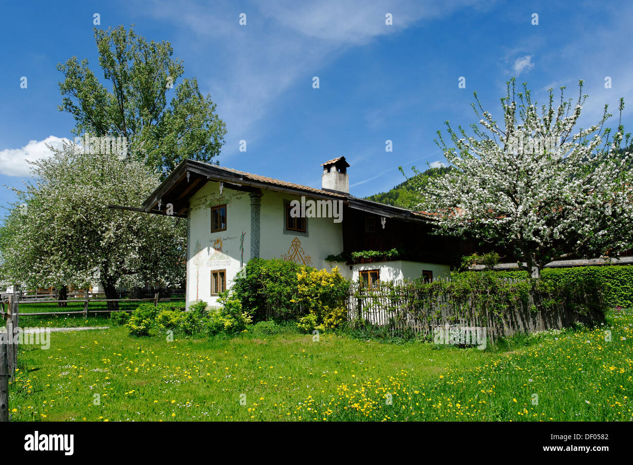 Haus Mit Wandmalereien Rossener Im Leitzachtal Tal In Der Nahe