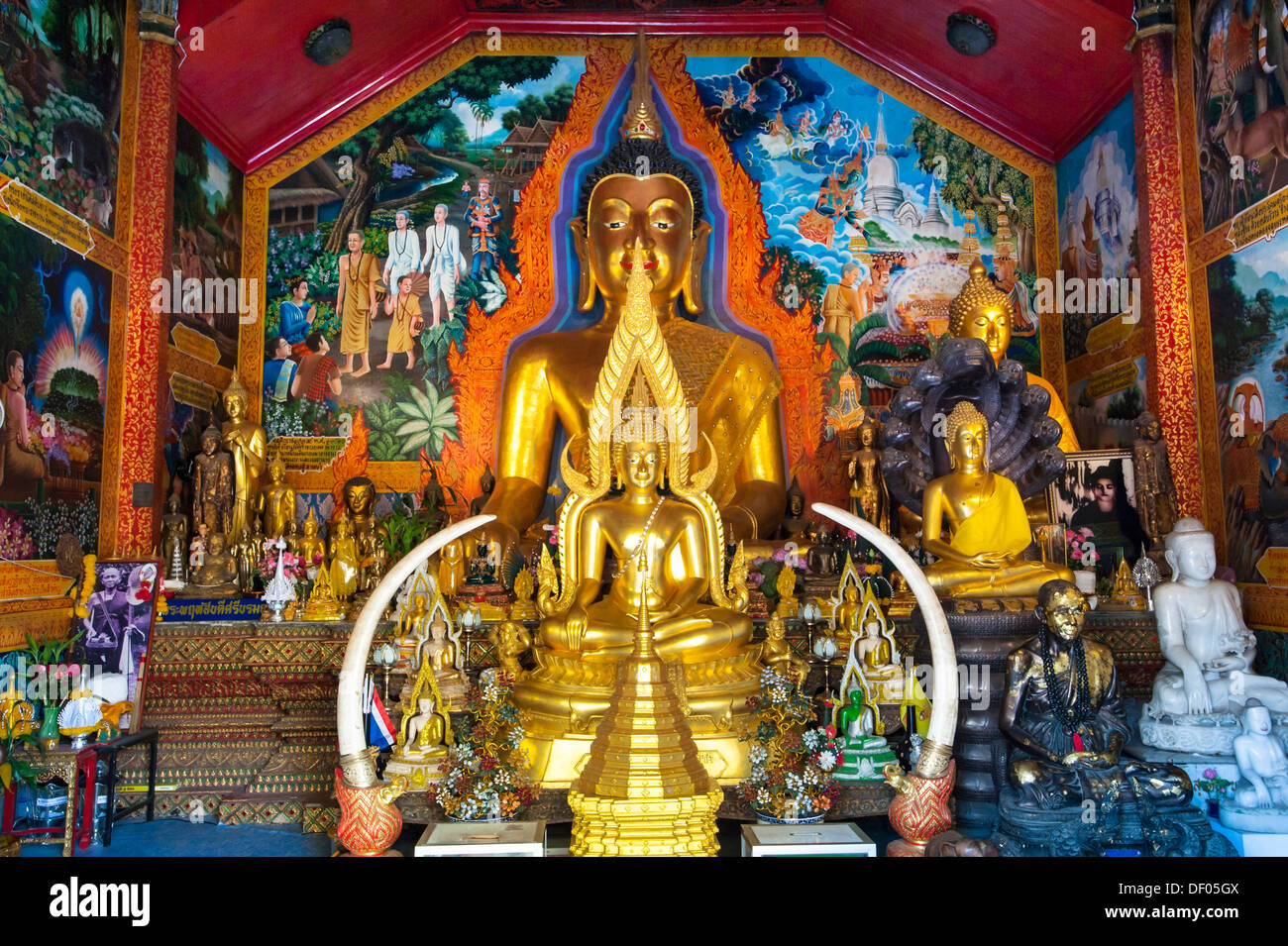 Goldenen Buddha-Statuen, Wat Phra, die Doi Suthep, Chiang Mai, Nord-Thailand, Thailand, Asien Stockfoto