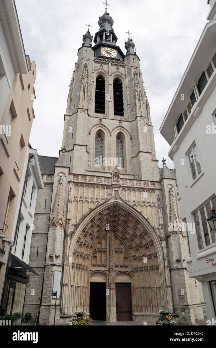 Sint-Maartenskerk (Martinskirche) in Kortrijk, West-Flandern, Belgien. Stockfoto