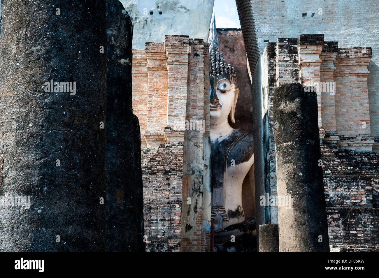 Sitzende Buddha-Statue, Wat Sri Chum Tempel, Sukhothai Historical Park, UNESCO-Weltkulturerbe, Nord-Thailand, Thailand Stockfoto