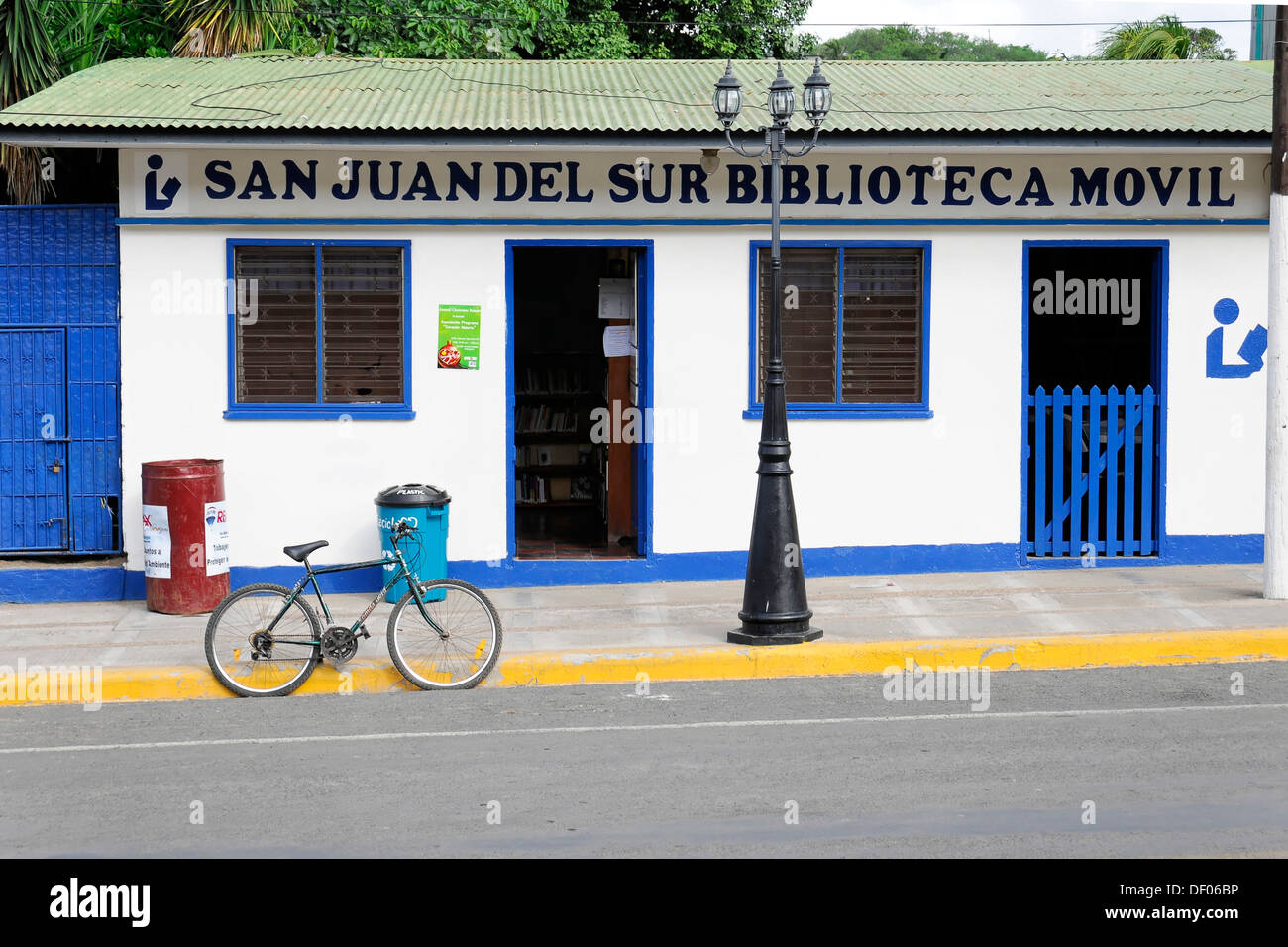 Vor einem Haus in San Juan del Sur, Nicaragua, Mittelamerika Stockfoto