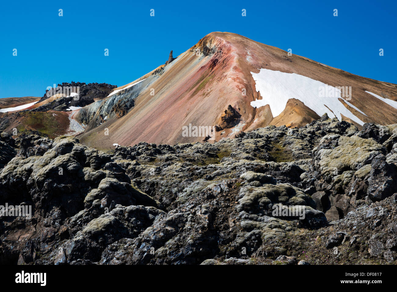 Vulkan Brennisteinsalda mit Laugahraun Lava Feld, Rhyolith Berge, Landmannalaugar, Fjallabak Naturschutzgebiet Stockfoto