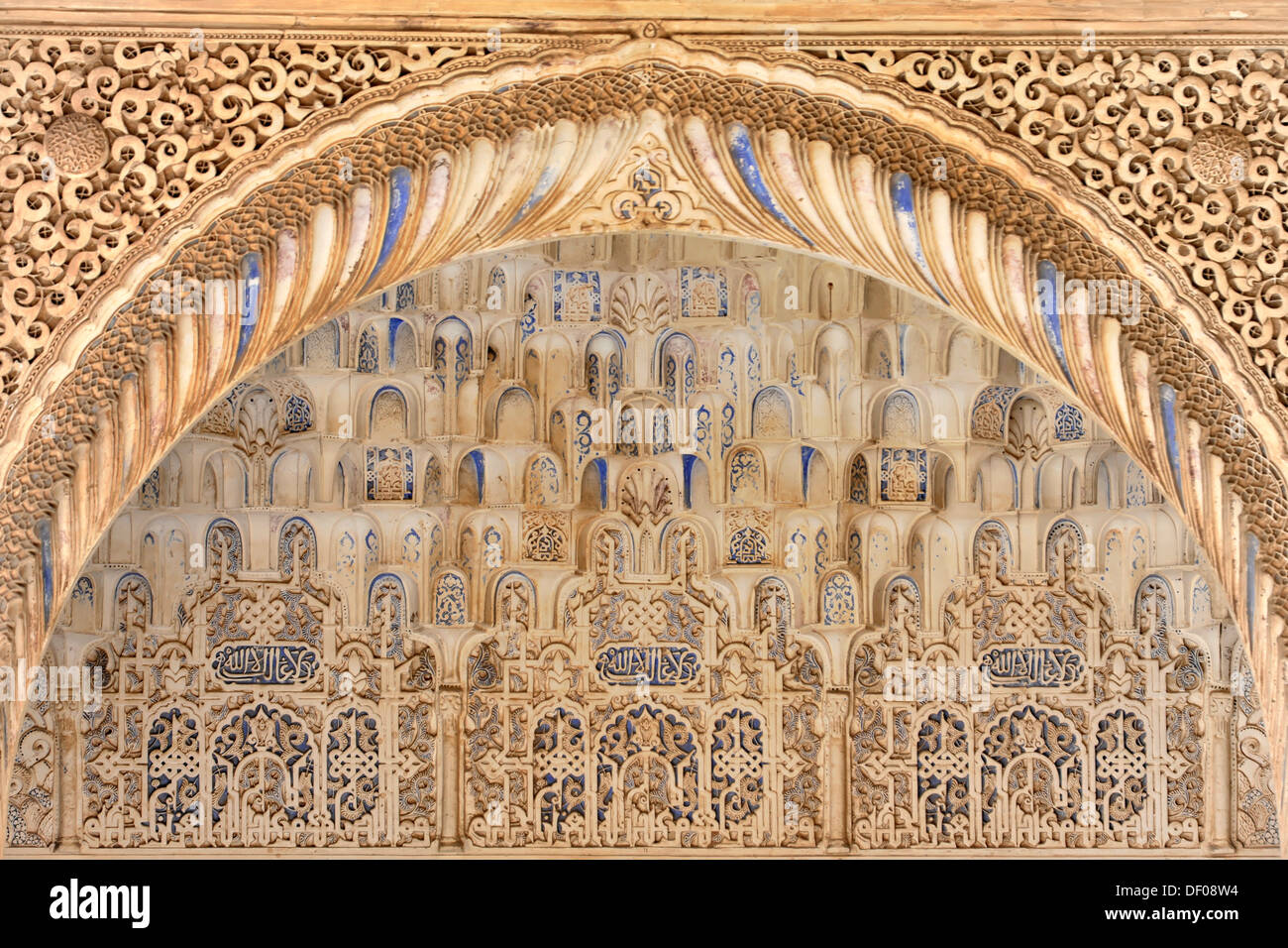 Kunstvolle Steinmetzarbeiten, Alhambra, Granada, Andalusien, Spanien, Europa Stockfoto