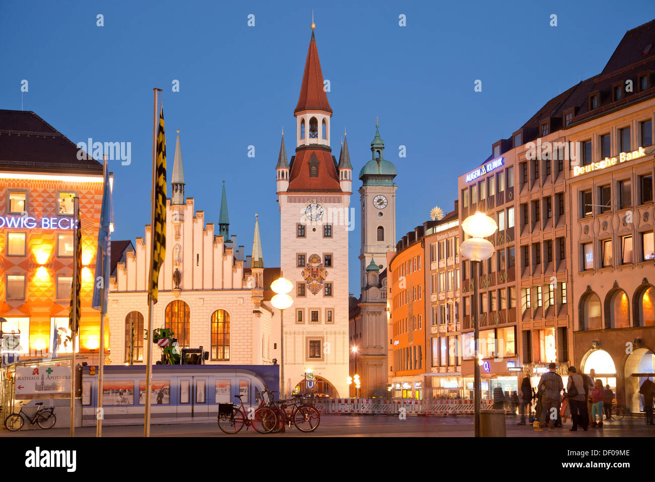 Marienplatz und altes rathaus altes rathaus bei nacht -Fotos und ...