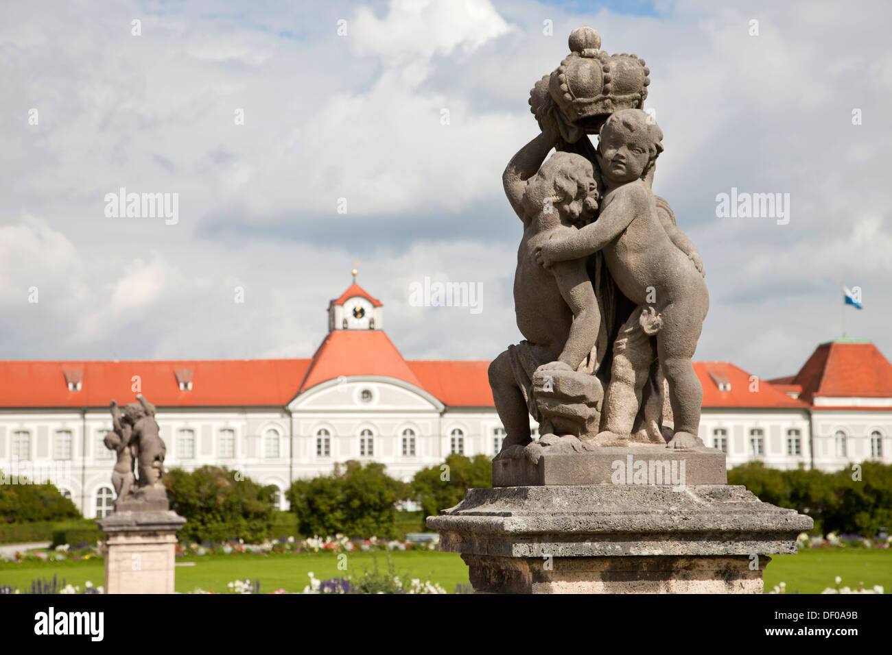 Statuen vor Schloss Nymphenburg in München, Bayern, Deutschland Stockfoto
