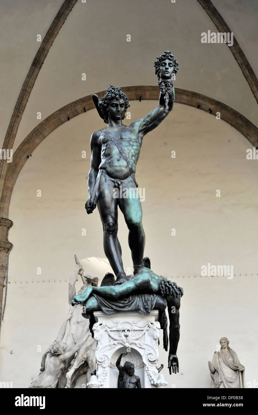 Perseus mit dem Haupt der Medusa, Statue von Benvenuto Cellini, Statue in Piazza della Signoría, Florenz, Toskana, Italien Stockfoto