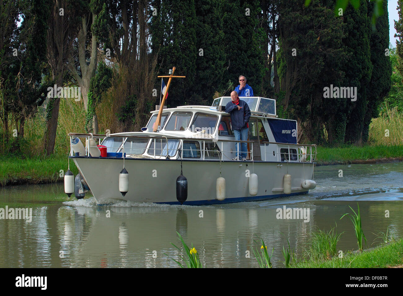 Beziers, The Neuf Ecluses, Canal du Midi, Herault, Boot auf dem Canal du Midi, Languedoc-Roussillon, Frankreich, Europa Stockfoto