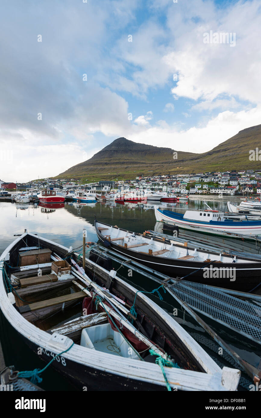 Hafen, Klaksvik, Hauptstadt von Bordoy Island, Färöer Inseln, Dänemark, Nordatlantik, Nordeuropa, Europa Stockfoto