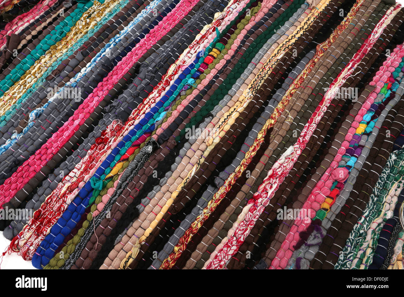 Farbenfrohe Badezimmer Matte aus recyceltem Material gefertigt Stockfoto