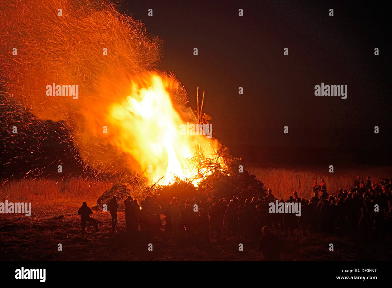 Lagerfeuer oder Biikebrennen, traditionelles Volksfest in Nordfriesland, St. Peter-Ording, Nordfriesland, Schleswig-Holstein, Deutschland Stockfoto