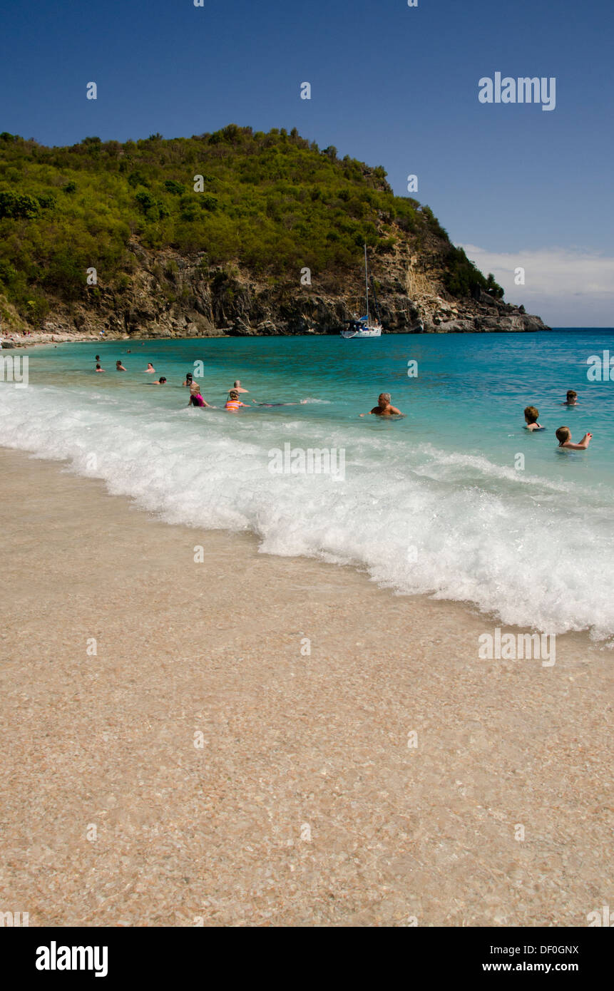 Französische Antillen, Karibik Insel Saint Barthelemy (St. Barts). Hauptstadt Stadt Gustavia, Shell Beach. Stockfoto