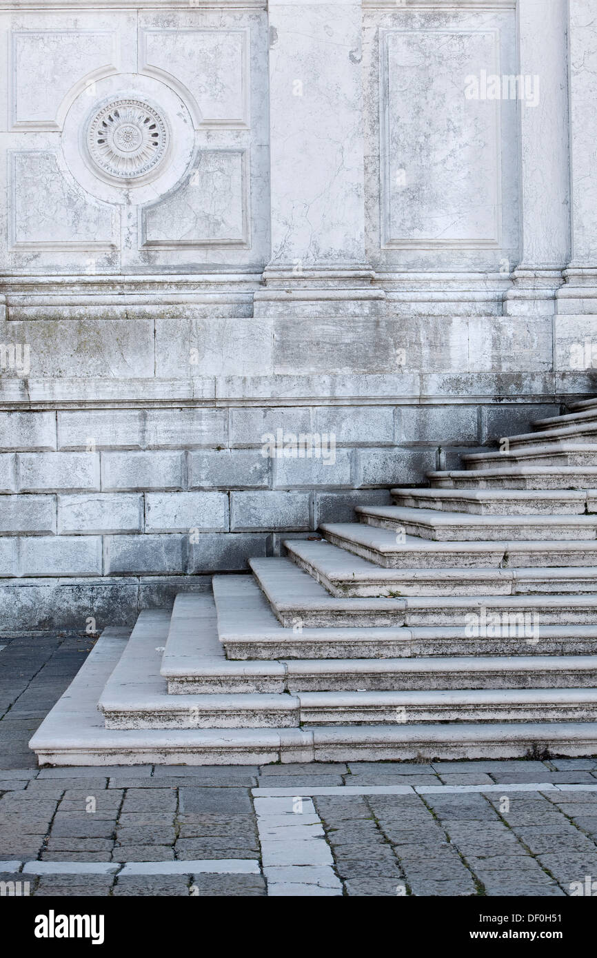 Schritte von der Kirche Santa Maria della Salute, im Campo della Salute, Venedig, Venezien, Italien Stockfoto