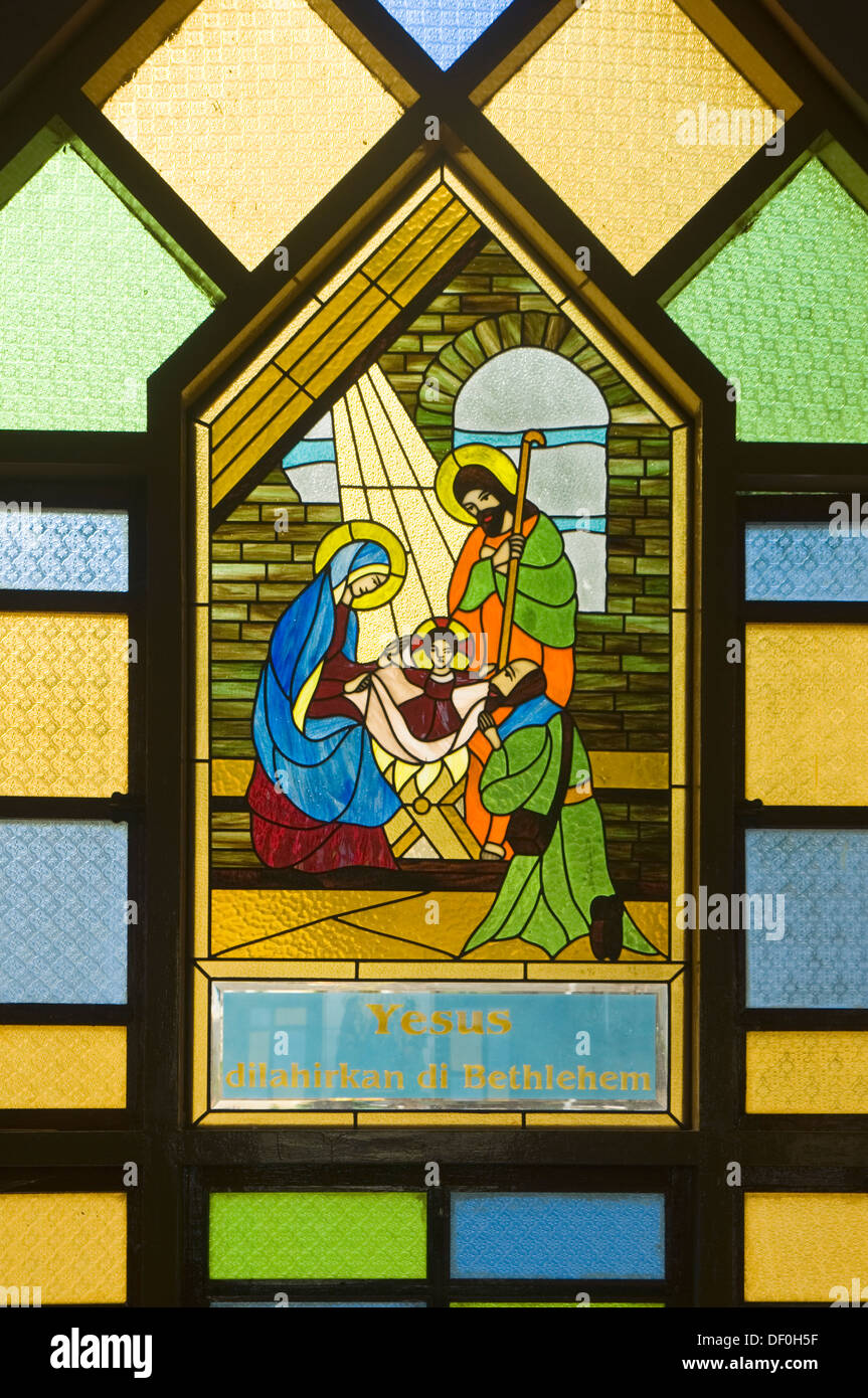 Indonesien, Flores, Larantuka, katholische Kathedrale, Glasmalerei, Geburt von Jesus Stockfoto