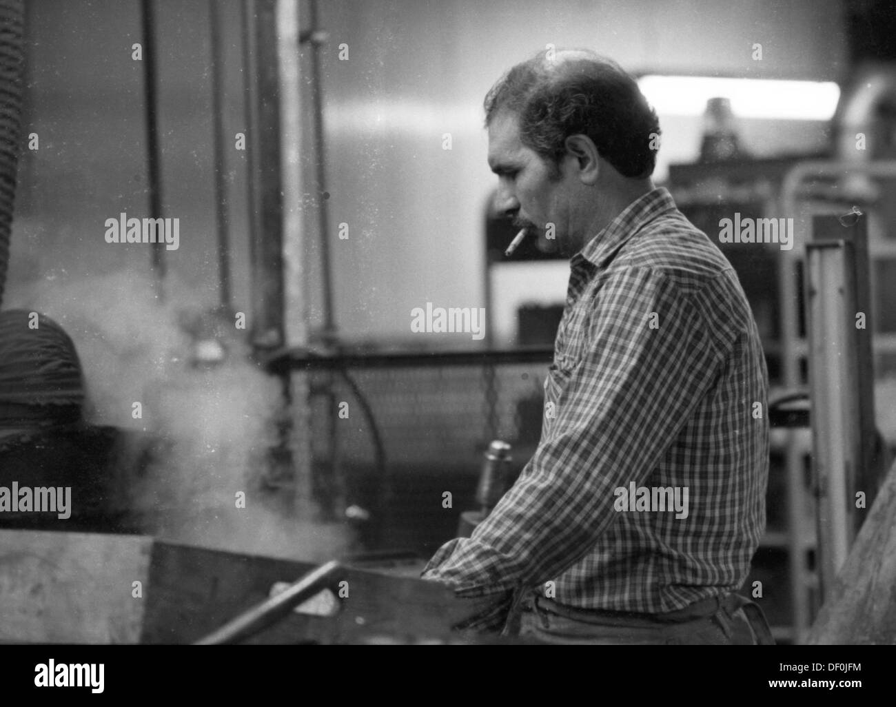 Die Produktion von Amaturenherstellers Grohe 30 Jahren war eine Fabrik mit einem hohen Anteil weiblicher Mitarbeiter. Das Foto zeigt, dass die Produktion und die Verschiebung bei Hansgrohe ändern. | Stockfoto