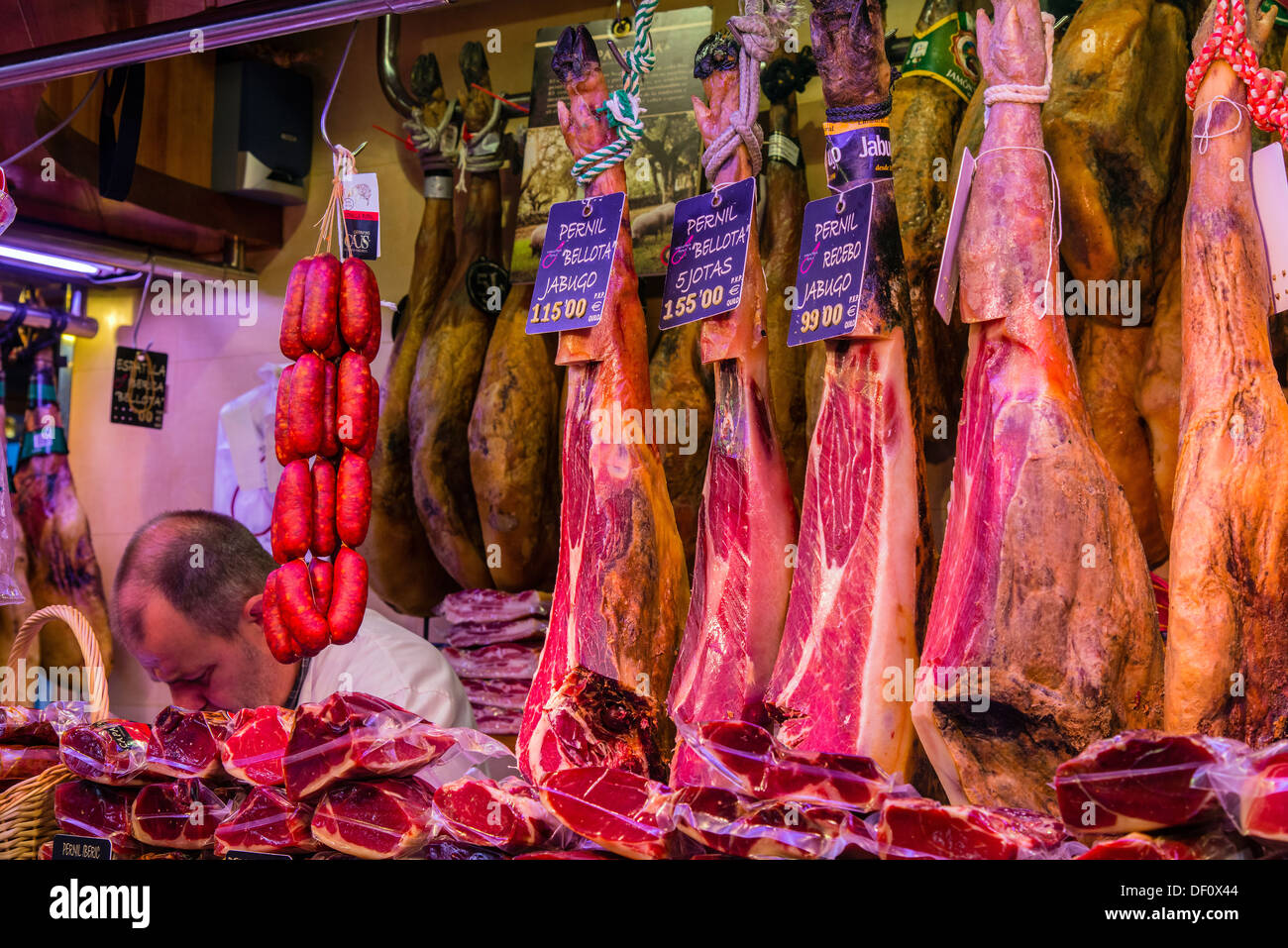 Jamon Iberico oder spanischen Schinken stall, La Boqueria-Markt, Barcelona, Katalonien, Spanien Stockfoto