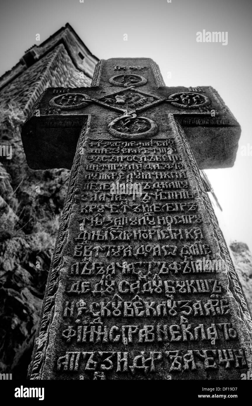 Rumänien, Siebenbürgen. Kreuz in der Nähe von Schloss Bran Stockfoto