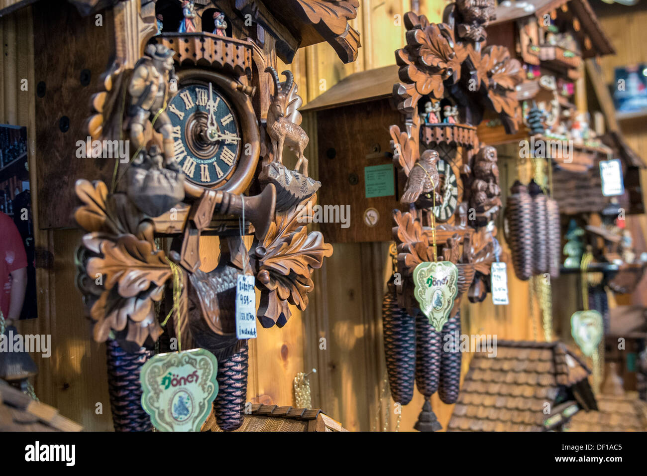 Kuckucksuhren zu verkaufen, Rothenburg, Deutschland Stockfoto